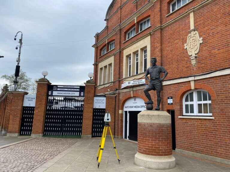 Manchester City and a Statue